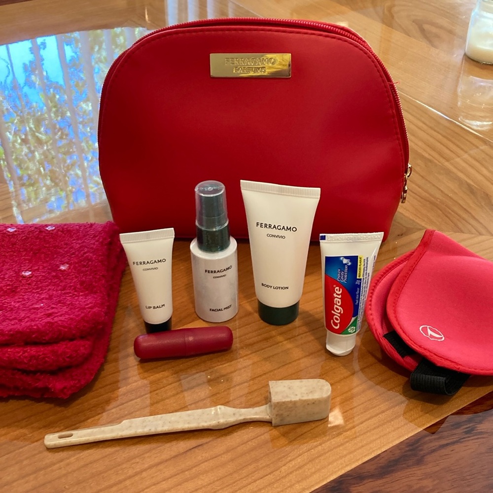 NWOT Ferragamo parfums travel kit